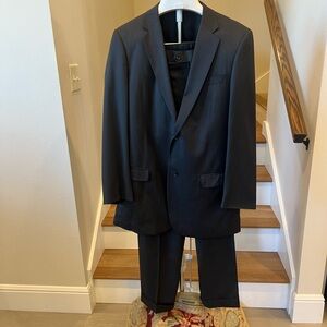 Emanuel Ungaro Classic Dark Grey Pinstripe Suit Size 42 L/ 36 W